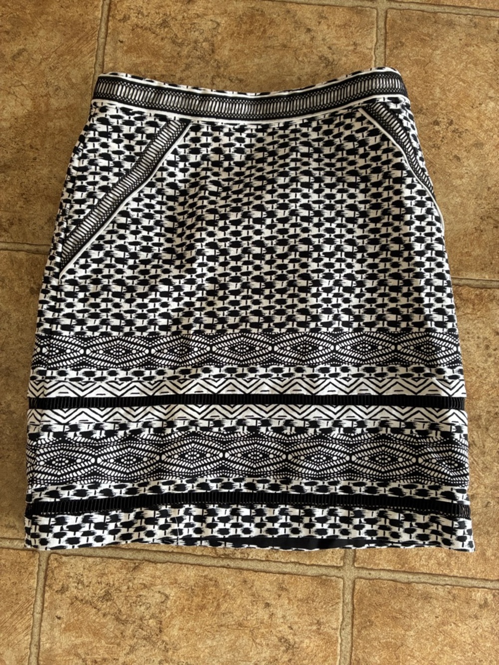 White House Black Market Black and White Patterned Pencil Skirt